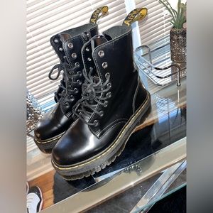 Dr Martens Jadon platform